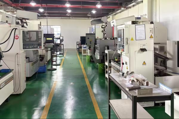 金型工場